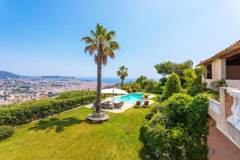 VILLA SOLEILLA VI4367 By Riviera Holiday Homes — отель с удобным расположением в Николь