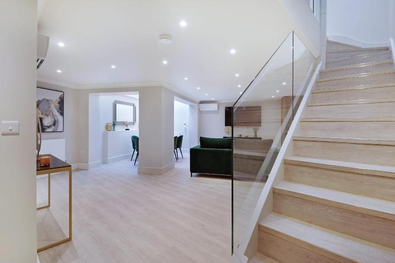 Marble Arch Suite 7-Hosted by Sweetstay — забронировать отель в Лондоне