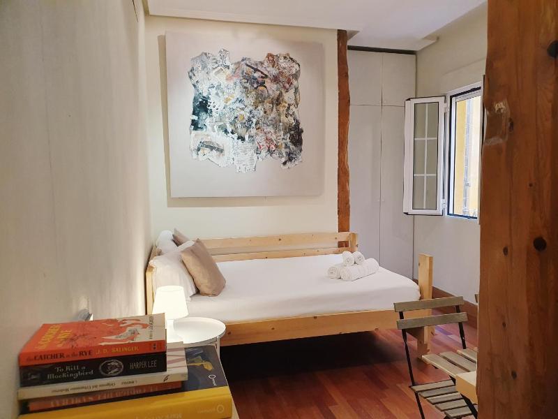 Enjoy a cosy studio in Malasana BAR — отель с удобным расположением в Мадриде