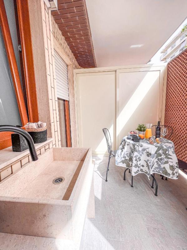 Bleisure Inn a Cagliari - Lussuoso alloggio con terrazza