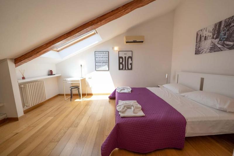 Цены на Napoli Kiss Apartment by Dimorra в Неаполе