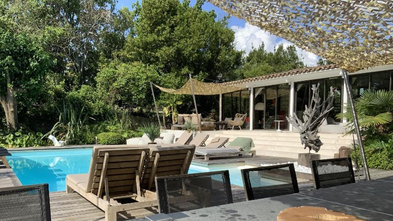 Цены на VILLA Saint-Tropez в Сент-Тропезе