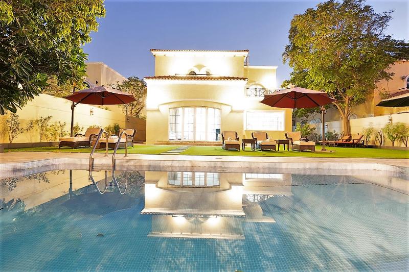 Цены на Dubai Marina Villa up 20 guest huge Private Pool в Дубае
