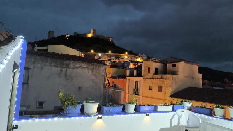 Casa Congiu a Bosa - Accogliente B&B con Vista Panoramica