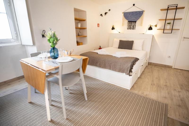 Bairro Alto lovely studio, Sao pedro de Alcantara — отель с удобствами в Лиссабоне