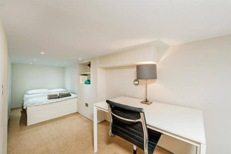 Charm studio in Notting Hill — отель с удобным расположением в Лондоне