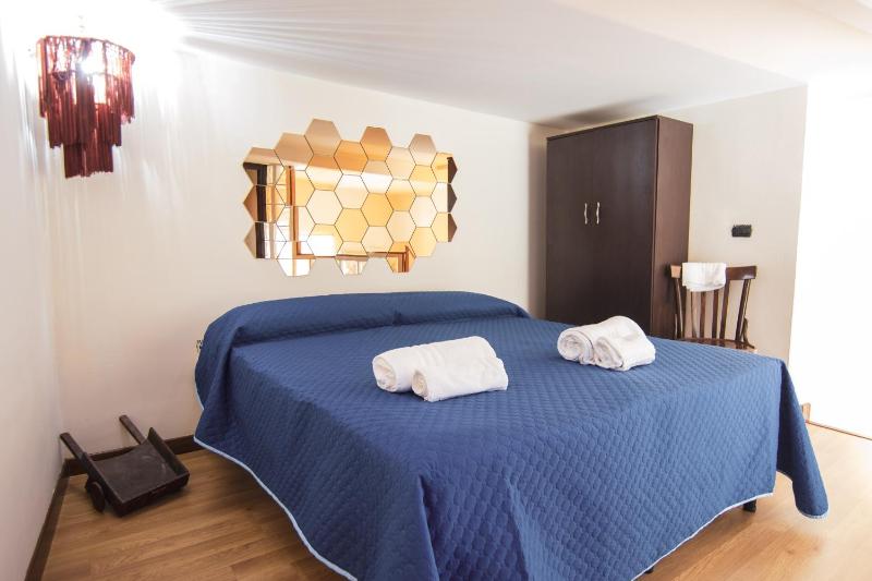 Centro Storico Garibaldi Guest House — забронировать отель в Неаполе