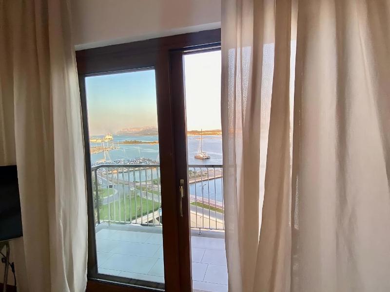 Mv Home a Olbia - Spazioso appartamento con terrazza centrale
