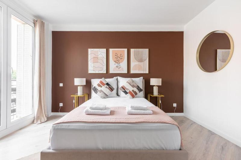 Цены на Studio lumineux Paris Est - Serurier в Париже