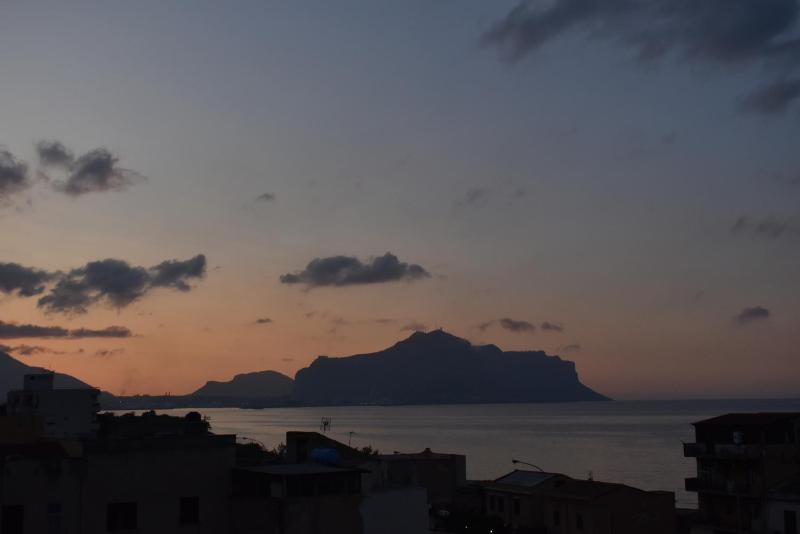 ROOM VISTAMARE PALERMO — отель с удобным расположением в Палермо