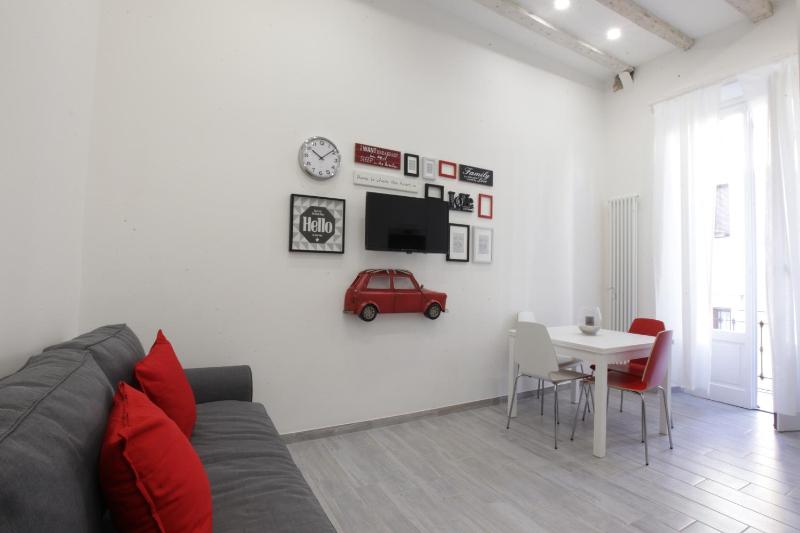 Amazing apartment in city center with balcony — комфортный отель в Милане
