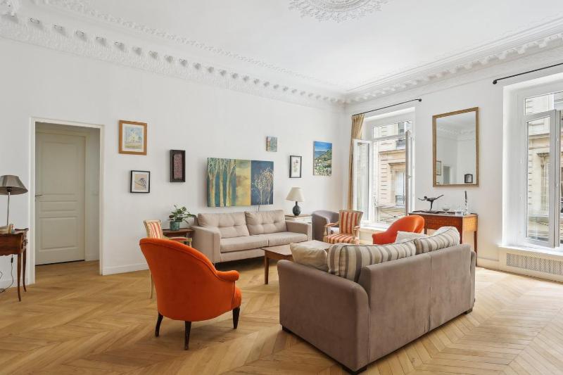 Цены на Elegant appartement rue de Trevise в Париже