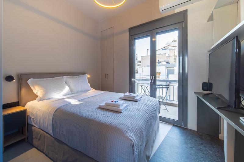 Alektor2 by Smart Cozy Suites - Premium Location near Athens — отель с удобствами в Афины