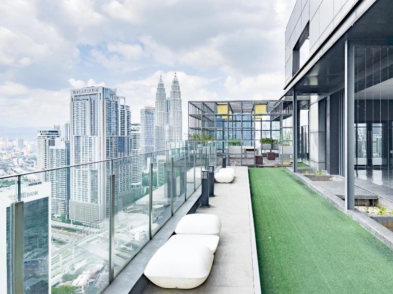 Anggun KLCC Kuala Lumpur by Homesphere — отель с удобствами в Куала-Лумпуре