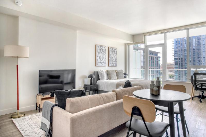 Downtown Studio w Roof Pool Gym nr 110 LAX-733 — забронировать отель в Лос-Анджелесе