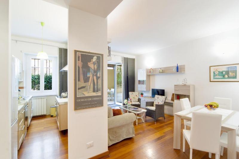 Viale Tirreno - Appartamento con Patio — отель с удобным расположением в Риме