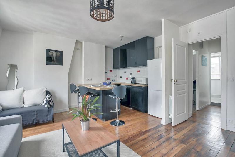 Superbe 45M2 au coeur de MONTMARTRE — отель с удобствами в Париже