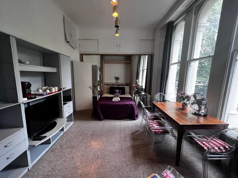 Hyde Park Studio Has Private Balcony With Tranquil Garden View — отель в Лондоне, Соединенное Королевство