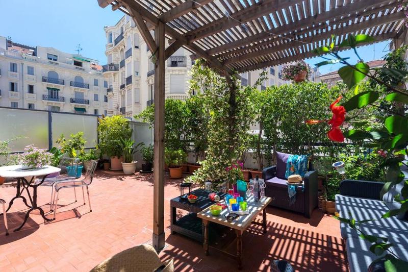 Appart Nice Centre - Terrasse prive Exceptionnelle - Superieur 3 pieces AC - Garage prive — забронировать отель в Николь