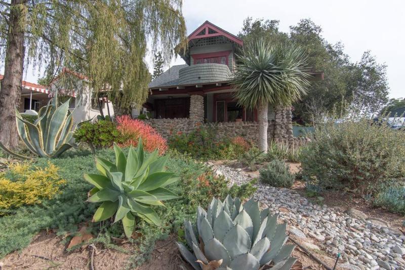 Artistic Craftsman Charm - DTLA-Pasadena-Hollywood — отель с удобным расположением в Лос-Анджелесе