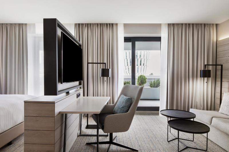 Courtyard by Marriott Batumi — отель в Батуми для семейного отдыха