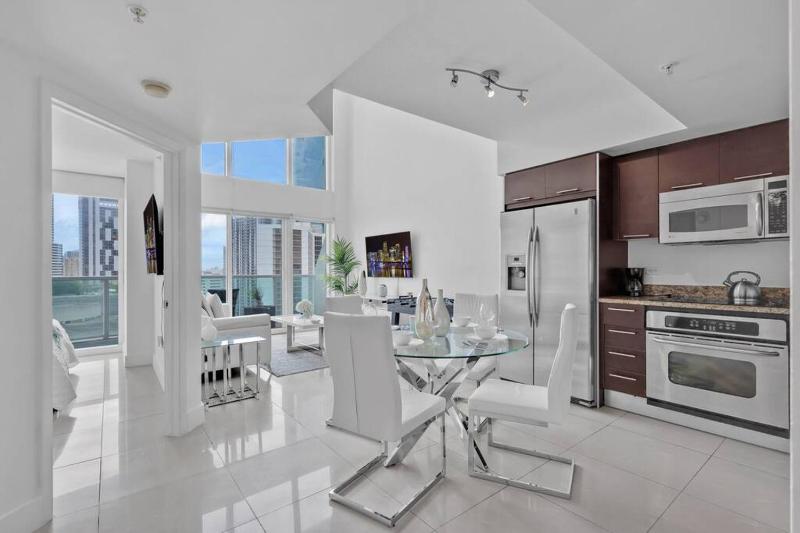 Marvelous 2 bedroom Loft — забронировать отель в Майами