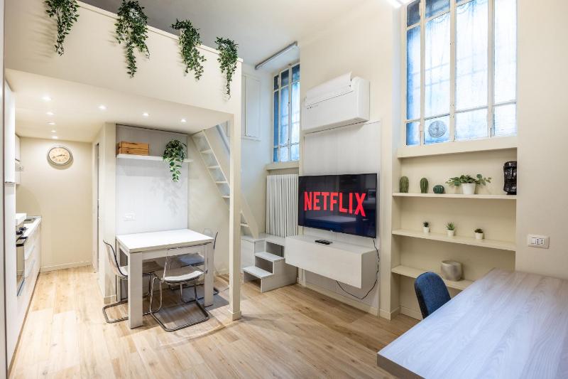 Цены на [Sempione-Duomo]Nuovo Loft con Wifi e Neflix в Милане