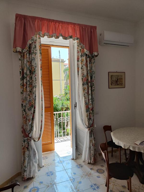 The House Of The Sunbeam — отель в Неаполе, Италия