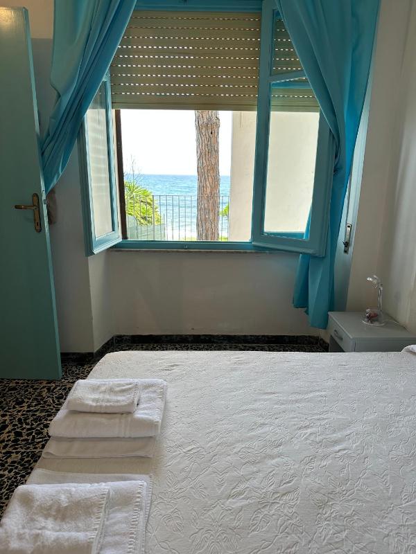 Blue House a Cala Liberotto - Splendida Villa Fronte Mare