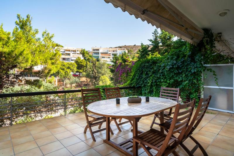 Vouliagmeni Honeymoon Suite — комфортный отель в Афины