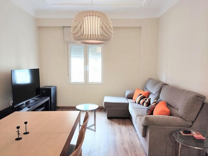 6P Apartamento junto Ciudad de las Artes y Ruzafa — отель с удобствами в Валенсии