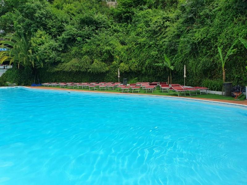 Beautiful apartment in Roma with shared swimming pool — отель с удобным расположением в Риме