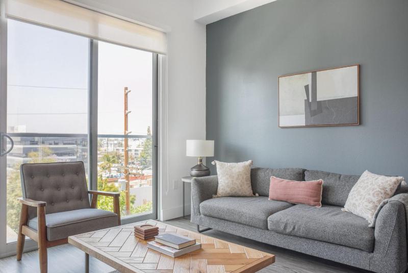 Culver City 1br w pool gym grills nr 405 LAX-1078 — отель с удобным расположением в Лос-Анджелесе