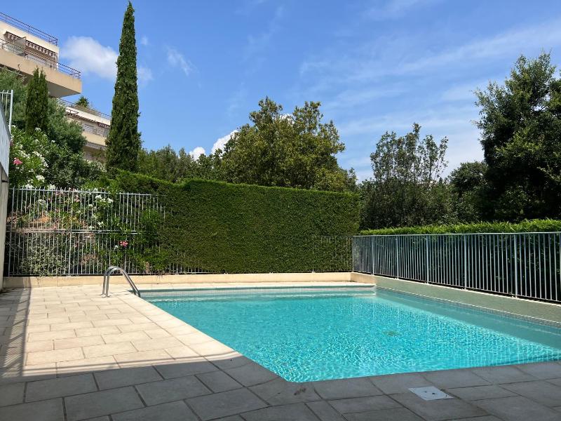 LA VILLA ONDINE - Spacieux appartement sur les collines Nicoises - Piscine - 2 parkings - Clim - Wifi — отель с удобствами в Николь