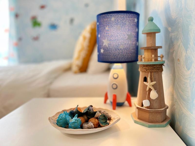 Cozy fairytal garden apartment, Family Friendly, Free parking, 15 Min to Airport — отель с удобствами в Афины