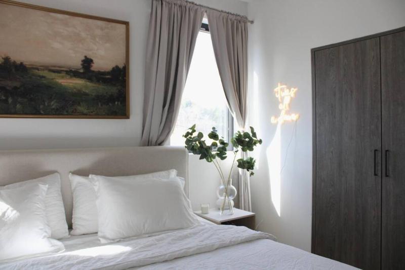 Цены на Brand NEW Luxury 2bd Townhouse Pet-Friendly FREE Parking в Лос-Анджелесе