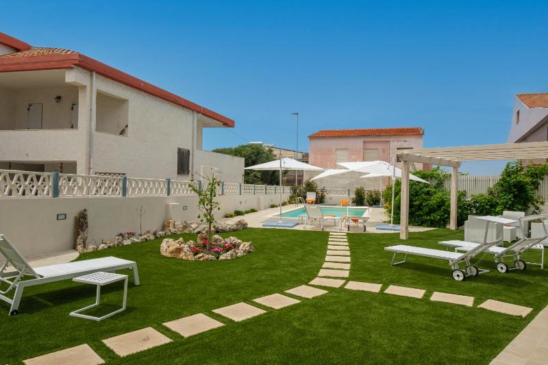 Private Room a Castelsardo - Camere con piscina e mare