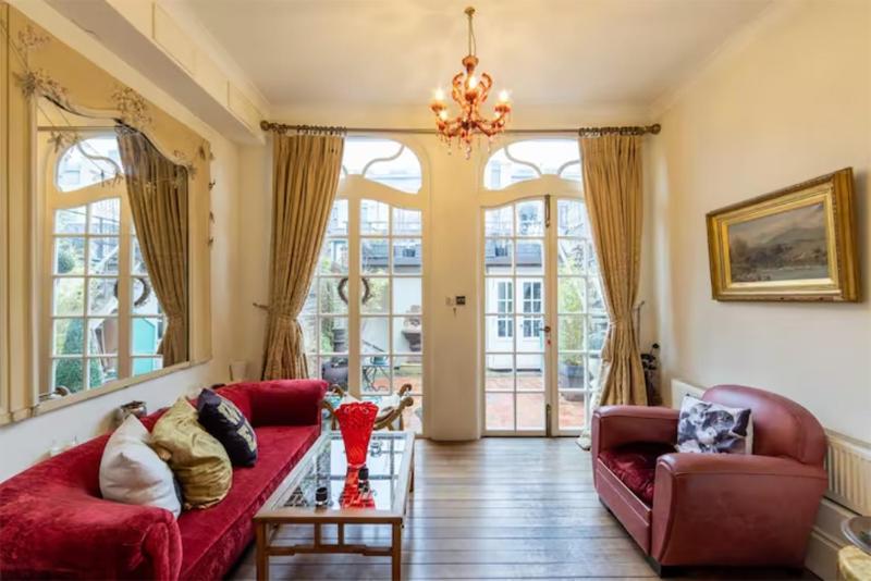 Golborne Road 3 Bedrooms Antique Rooftop Terrace Flat — комфортный отель в Лондоне