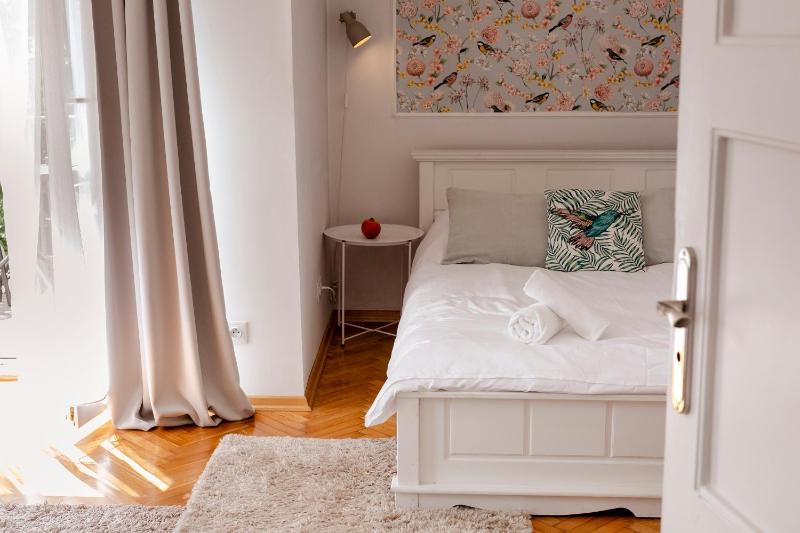 Gagarina 12 - Piekny apartament przy Lazienkach Krolewskich - Duze lozko 160x200cm - Bardzo duzy balkon - Wifi - Telewizja kablowa - Bezplatna strefa parkowania - Better Rental — отзывы гостей и цены