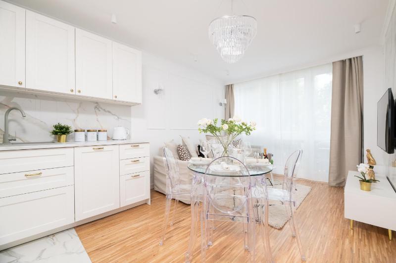Glam & Modern by Cooee Apartments — забронировать отель в Варшаве