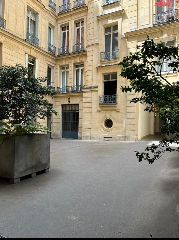 A deux pas des Champs-Elysee — отель с удобствами в Париже