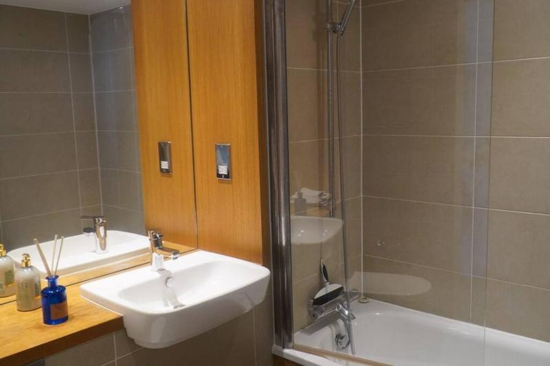 Tee SweetLux Apartment — забронировать отель в Лондоне