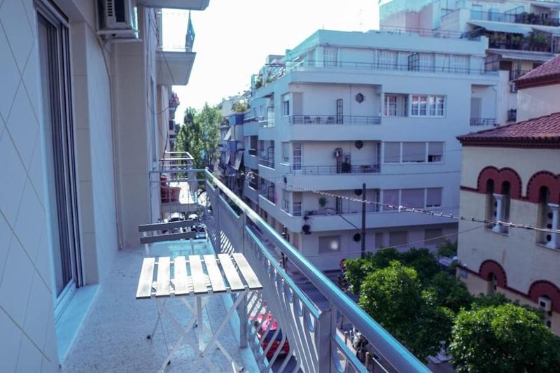 GAYA - the yellow apartment — забронировать отель в Афины