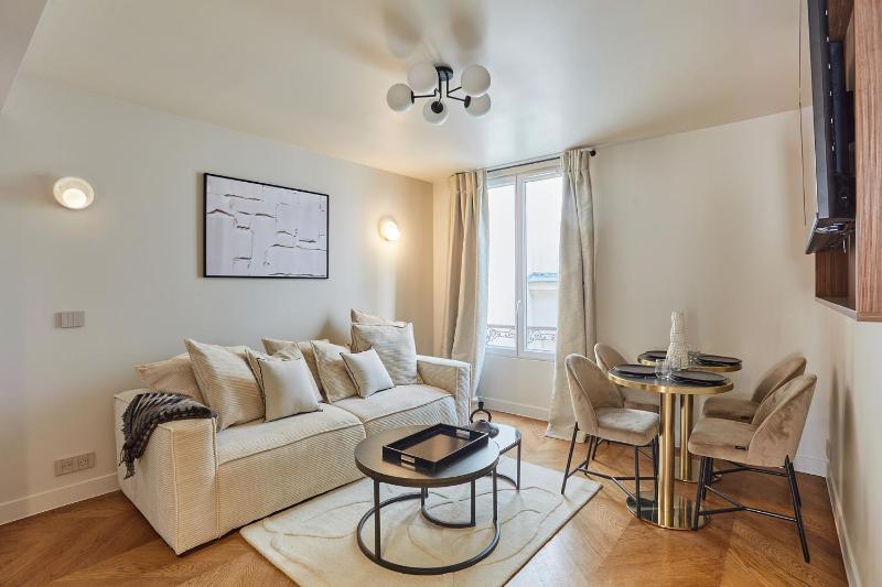 Цены на Apart hotel Centre de Paris by Studio prestige в Париже