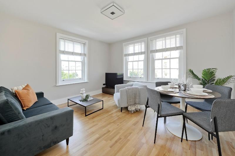 Fabulous three bedroom flat near Marylebone by UnderTheDoormat — отель с удобным расположением в Лондоне