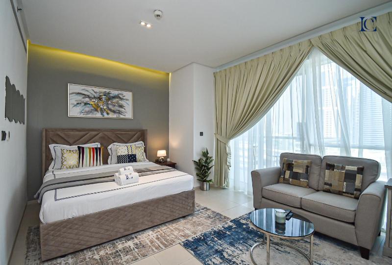 Large Studio in the heart of Dubai Marina - West Avenue — отель с удобным расположением в Дубае