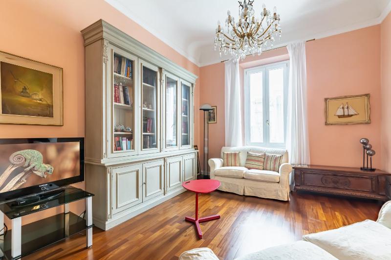 Stibbert & Statuto Elegant Flat with Balcony — отель с удобным расположением в Флоренции