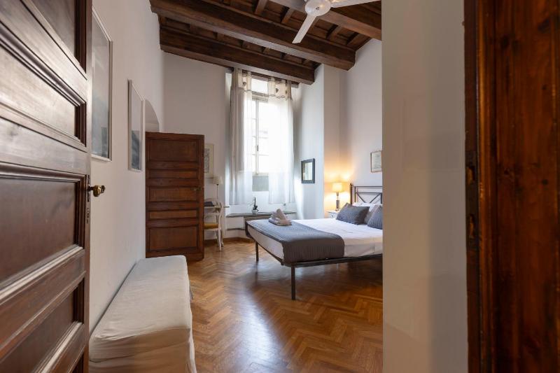 Ponte Vecchio Deluxe Apartment — комфортный отель в Флоренции