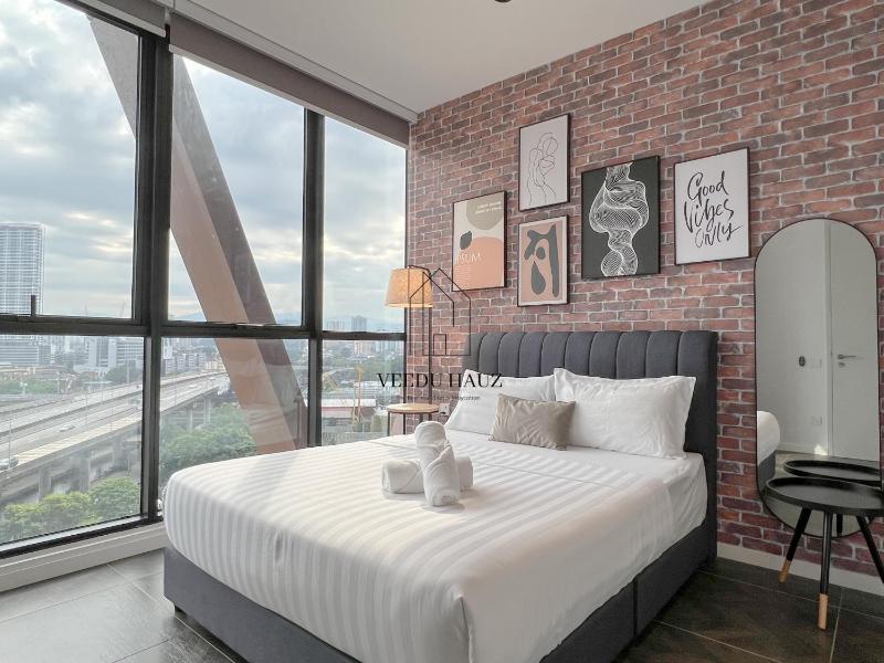 Scarletz Suites at KLCC by Veedu Hauz — комфортный отель в Куала-Лумпуре