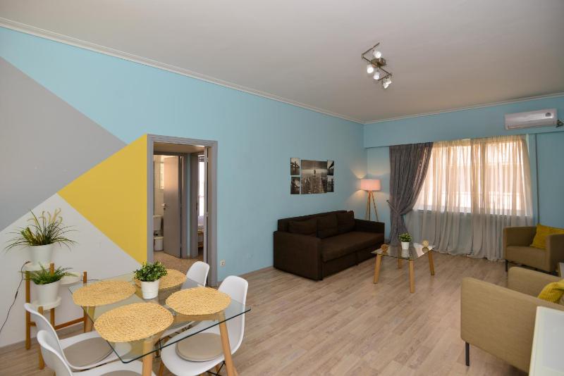 Athens central apartment in front of metro Syntagm — отель с удобным расположением в Афины